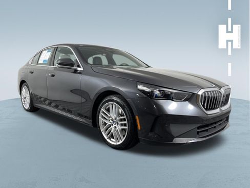 Used 2024 BMW 530i RWD image 1