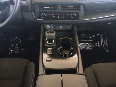 Used 2023 Nissan Rogue S FWD image 11