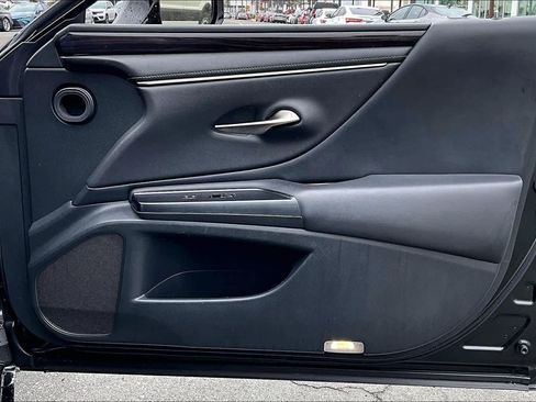 Used 2020 Lexus ES 300h w/ Premium Package FWD image 22