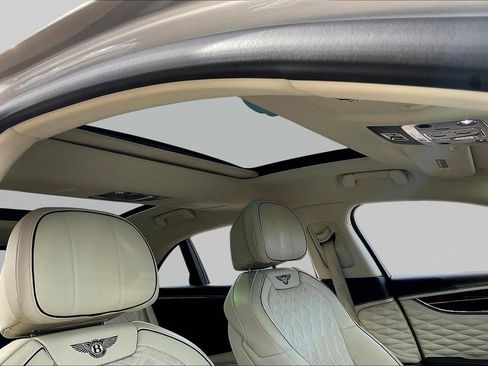 Used 2022 Bentley Flying Spur V8 image 27