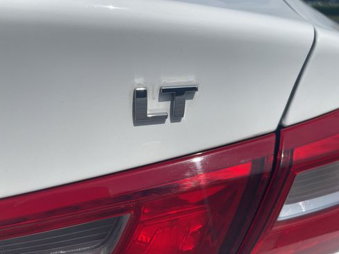 Used 2018 Chevrolet Malibu LT FWD image 10