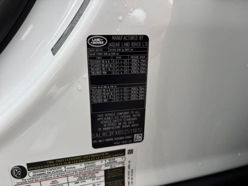 Used 2025 Land Rover Discovery Dynamic SE AWD/4WD image 23