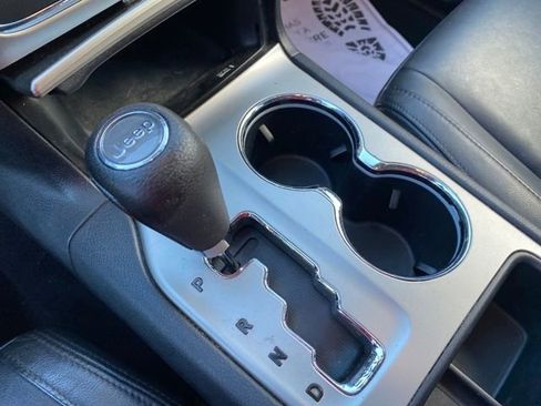 Used 2012 Jeep Grand Cherokee Laredo w/ Laredo E Group image 14