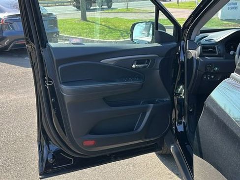 Used 2024 Honda Ridgeline Sport image 8