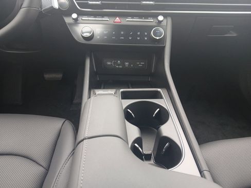 New 2025 Hyundai Sonata Limited image 11