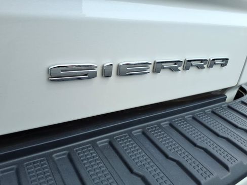 Used 2023 GMC Sierra 1500 Denali w/ Technology Package AWD/4WD image 5