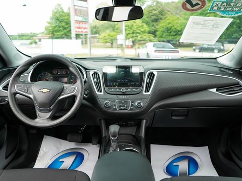 Used 2022 Chevrolet Malibu LS FWD image 9