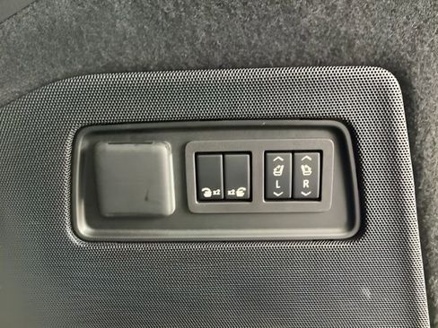 Used 2024 Cadillac Escalade ESV Premium Luxury image 23