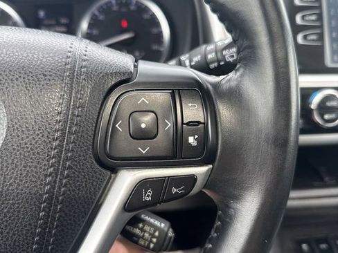 Used 2018 Toyota Highlander SE AWD/4WD image 29