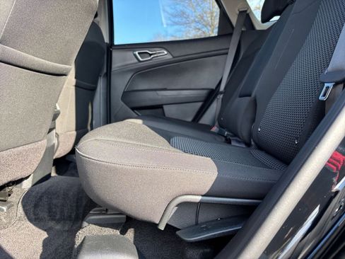 Used 2025 Kia Sportage LX image 25