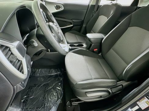 Used 2020 Kia Soul LX FWD image 9