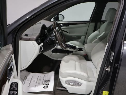 Used 2021 Porsche Macan Turbo AWD/4WD image 9