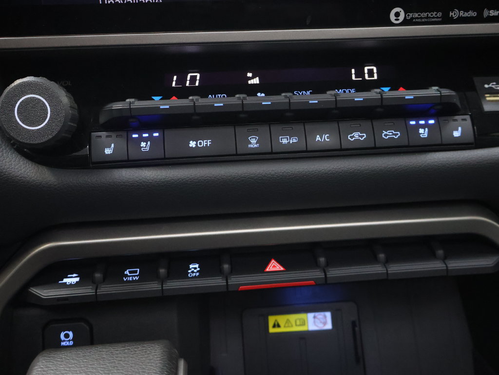 Used 2023 Toyota Tundra Limited AWD/4WD image 25
