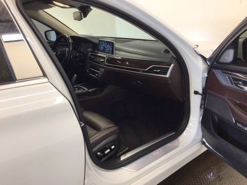Used 2016 BMW 750i xDrive AWD/4WD image 7
