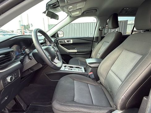 Used 2022 Ford Explorer XLT image 10