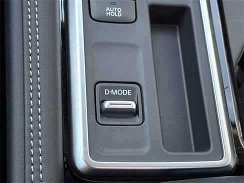 New 2026 Nissan Pathfinder Platinum image 32