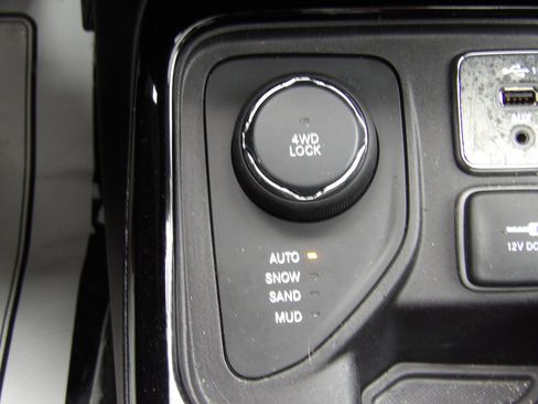 Used 2020 Jeep Compass Limited image 19