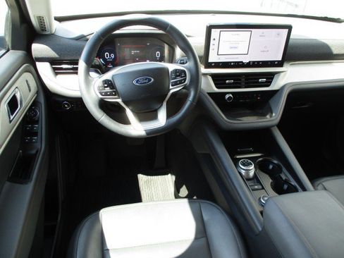 Used 2025 Ford Explorer Active w/ Active Comfort Package AWD/4WD image 10