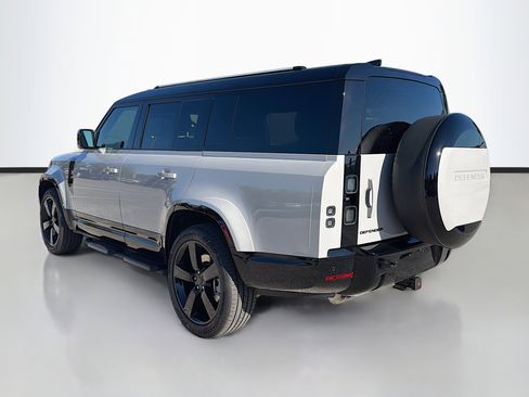 New 2026 Land Rover Defender 130 X-Dynamic SE image 3