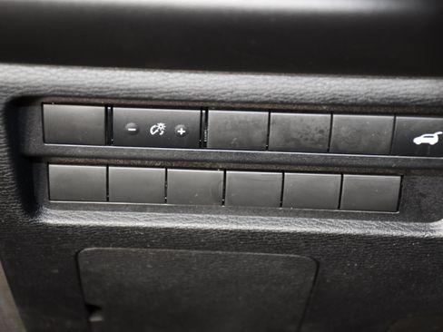 Used 2024 Mitsubishi Outlander AWD image 34