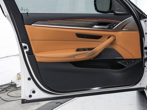 Certified 2023 BMW 530e w/ Premium Package image 22