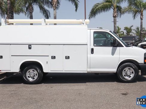 Used 2018 Chevrolet Express 3500 image 11