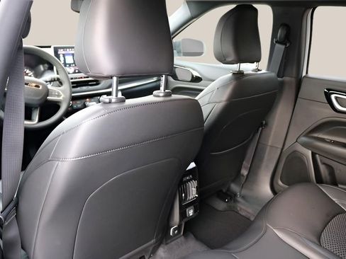 New 2026 Jeep Compass Latitude image 14