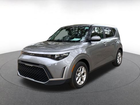 Used 2025 Kia Soul LX w/ LX Technology Package image 3