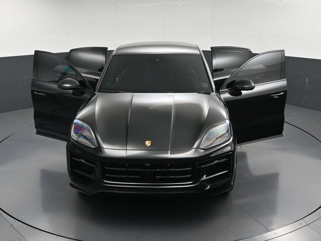 Certified 2025 Porsche Cayenne GTS AWD/4WD image 35