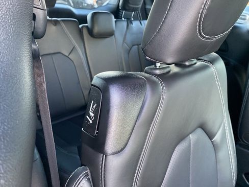New 2026 Chrysler Pacifica Select image 13
