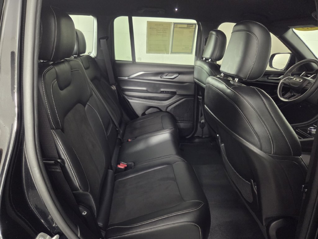 Used 2023 Jeep Grand Cherokee Altitude AWD/4WD image 48