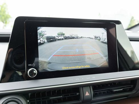 Used 2026 Toyota Prius Plug-In Hybrid image 18