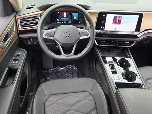 Used 2024 Volkswagen Atlas SE FWD image 14