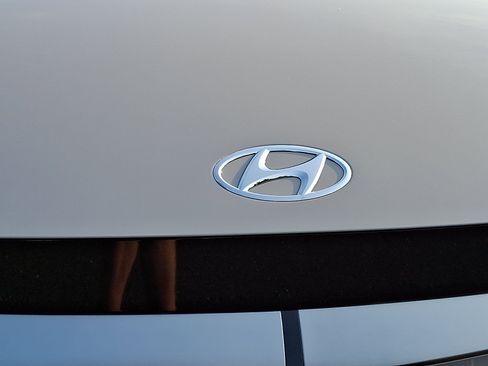 Used 2024 Hyundai Ioniq 5 SEL AWD/4WD image 8
