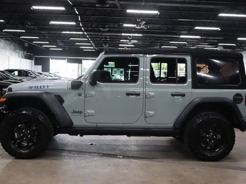Used 2024 Jeep Wrangler Unlimited AWD/4WD image 2