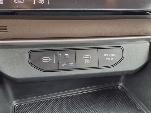Used 2025 Kia Carnival FWD image 13