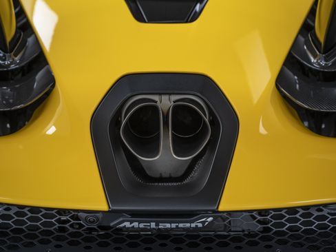 Used 2019 McLaren Senna RWD image 24