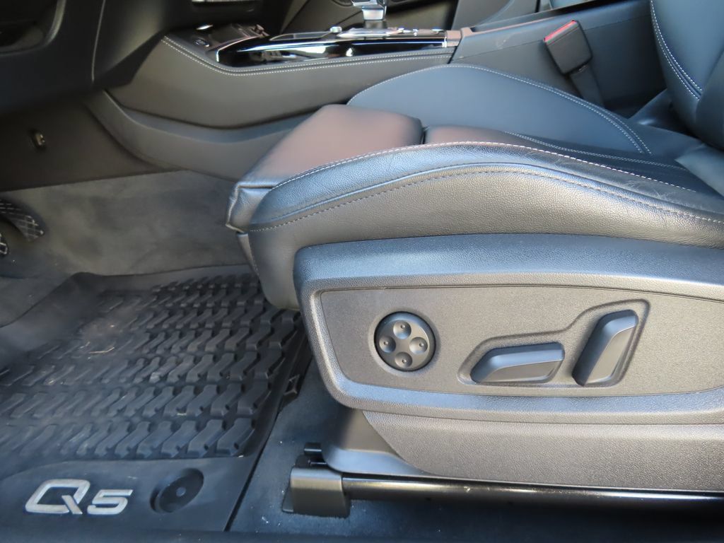Used 2023 Audi Q5 2.0T Premium Plus w/ Premium Plus Package AWD/4WD image 8