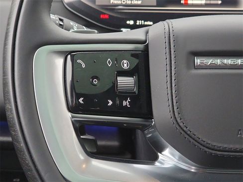 Used 2025 Land Rover Range Rover SE image 17