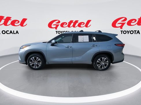 Used 2022 Toyota Highlander XLE image 5
