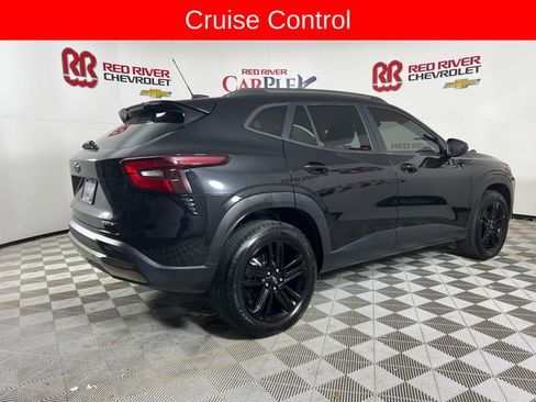 Used 2024 Chevrolet Trax ACTIV w/ Sunroof Package image 8