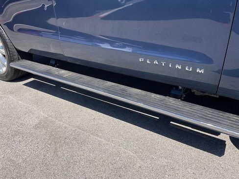 Used 2019 Ford Expedition Platinum image 2