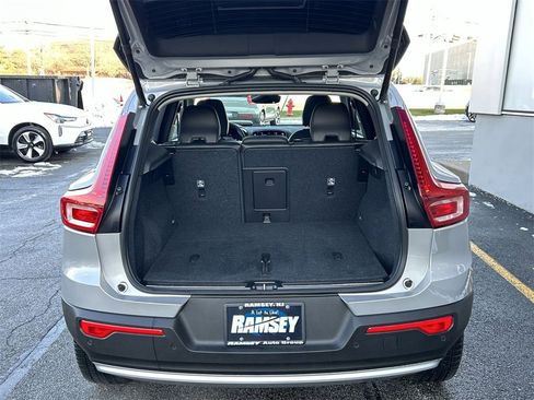 Certified 2023 Volvo XC40 B5 Plus image 17