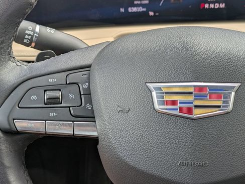 Used 2024 Cadillac XT4 Luxury w/ Cold Weather Package FWD image 18