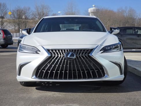 Certified 2025 Lexus ES 300h Ultra Luxury image 3