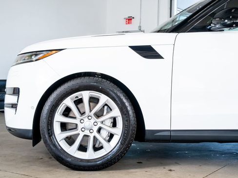 Used 2023 Land Rover Range Rover Sport SE image 9