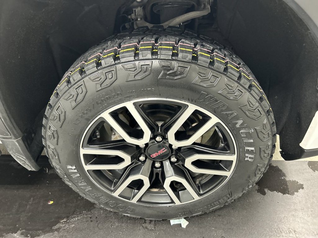 Certified 2024 GMC Sierra 1500 AT4 w/ Technology Package AWD/4WD image 8