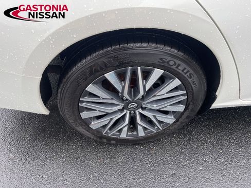 Used 2024 Nissan Altima 2.5 SV image 18