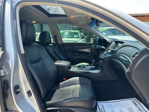 Used 2015 INFINITI Q70 3.7 RWD image 13