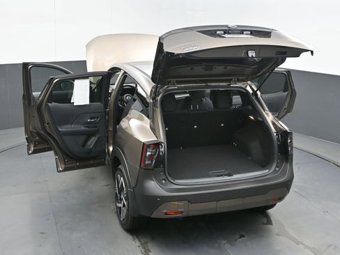 Certified 2025 Nissan Kicks SV image 39